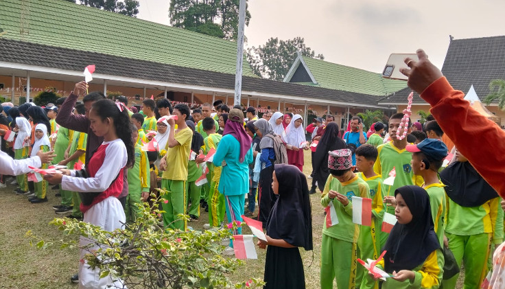 Jalan Sehat dan Fun Walk Inklusif SLBN Prof. Dr. Sri Soedewi Jambi